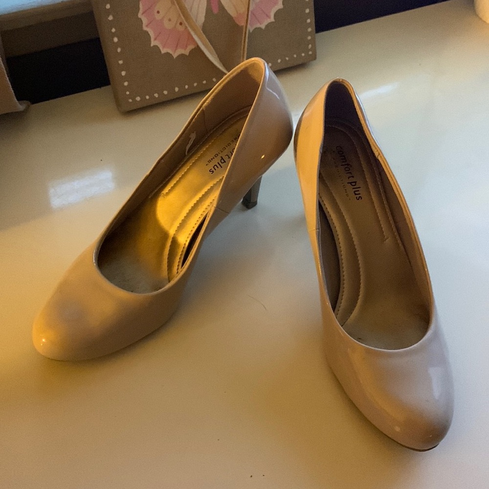 Sears Comfort Beige 7.5